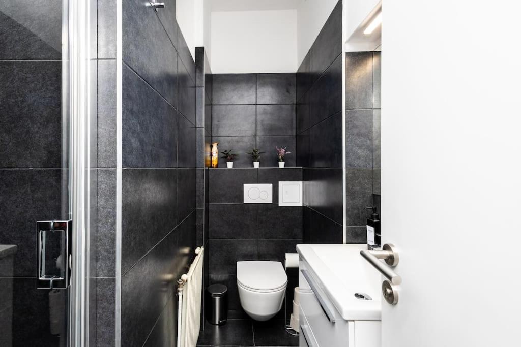 Enjoy Apartments, Quiet Street, With Two Bedrooms Sleeps 6 Ac * Wien
